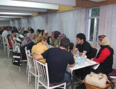 Ahlat Kafkas Kültür ve Dayanışma Derneği’nden İftar Yemeği