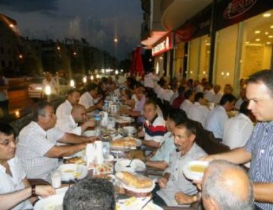 AK Parti Karabağlar'da İftar Sonrası Beyin Fırtınası