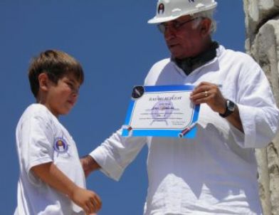 Apollon Tapınağında Ödül Töreni