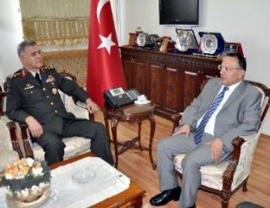 Orgeneral Yörük'ten Vali Saran'a Veda Ziyareti