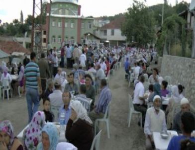 AK Parti Karaçulha’da İftar Sofrası Kurdu