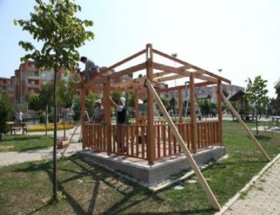 Çayırova’da Parklara Kamelya Kuruluyor