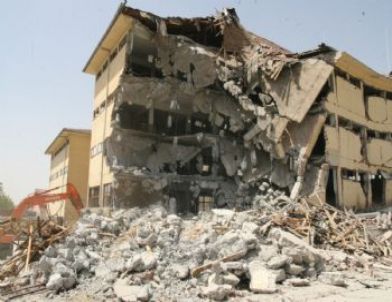 MYO Arazisinde Eski Tekel Binasının Yıkımına Başlanıldı