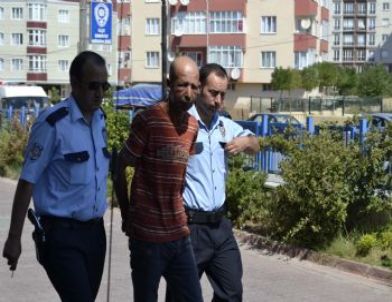 Polis Hırsızı ’devlet’ Kapısında Yakaladı