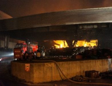 Tuzla’daki Fabrika Yangını 12 Saattir Sürüyor