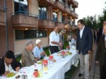ALI UYSAL - Vali ve Eşinden Yaşlılara İftar