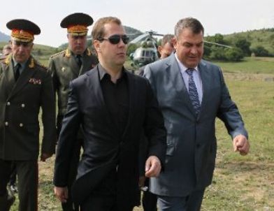 Medvedev: Güney Osetya’ya Operasyon Emrini Ben Verdim, Sonra Putin’le Görüştüm