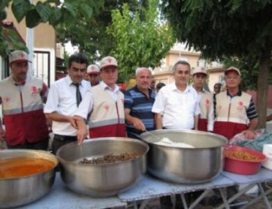 Ödemiş Müftülüğü Roman Vatandaşlara İftar Yemeği Verdi