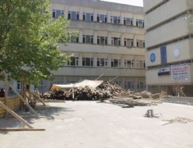 Uludağ Üniversitesi'nde Toz Toprak İçinde Eğitim