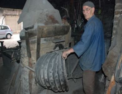 57 Yıldır Demir Dövüyor