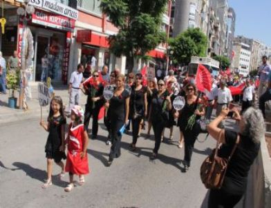 CHP’liler Barış Günü’nde Güvercin Uçurdu