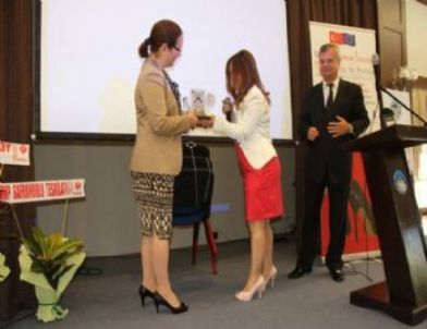 'Siyasette Yüksek Topuklar' Toplantısı