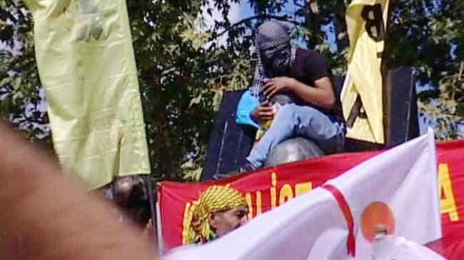 Dünya Barış Günü'nde Atatürk heykeline büyük saygısızlık