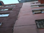 Deprem Olmadı Ama Bina Yerinden Oynadı