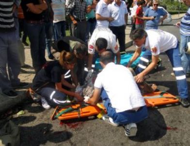 Motosiklet Otomobille Çarpıştı: 1 Ölü