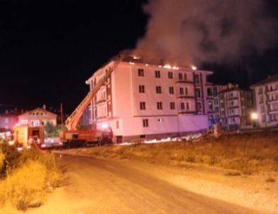 Aksaray'da Çatı Yangını Korkuttu