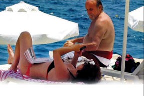 Ertuğrul Kürkçü'nün tatil fotoğrafları, şok etkisi yarattı!