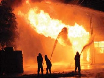 Pakistan'da Yangın: 100'den Fazla Ölü