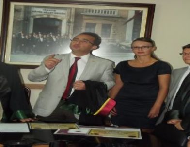 CHP Genel Başkan Yardımcısı Tezcan, Avukatların Yemin Törenine Katıldı