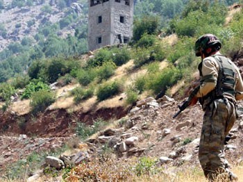 İHA ve gözetleme uçakları PKK'lıların yerlerini belirledi