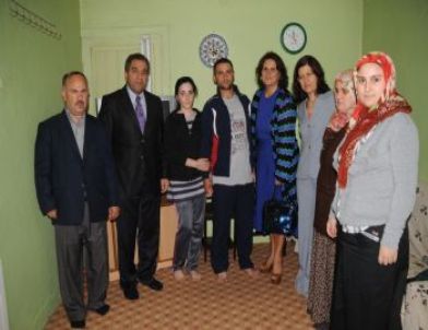 Trabzonlu Şehit ve Gazi Ailesine Bayan Kızılcık'tan Ziyaret