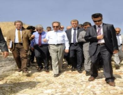 Bakan Günay, Çanakkale'de Mehmet Akif Ersoy Heykelini Açtı