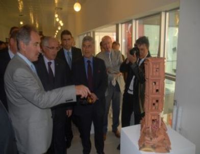 Bakan Günay ÇOMÜ  Güzel Sanatlar Fakültesi Binasını Hizmete Açtı