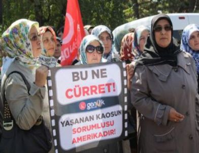 Kayseri’de İsrail ve Amerika Bayrakları Yakıldı