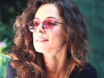 ÖZGE ÖZPİRİNÇCİ - Mahallenin Delikanlı Kızı Oluverdim