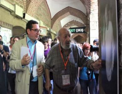 Ara Güler’in Fotoğrafları Kozahan’ın Duvarlarını Süslüyor