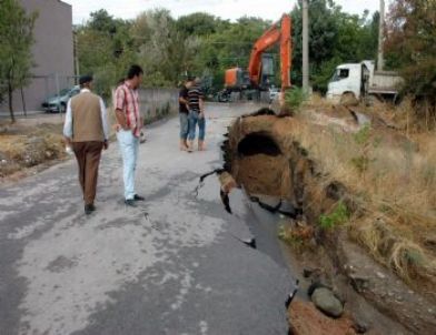 Balıkesir'de Ana Su Borusu Patladı