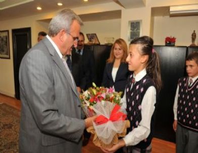 İlköğretim Okulu Öğrencileri Vali Karaloğlu’nu Ziyaret Etti