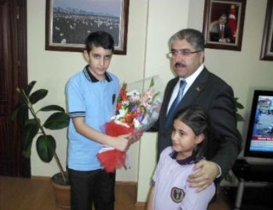 Vali Çınar, Öğrencileri Ağırladı