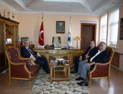 Kars Valisi Tepe’den İadeyi Ziyaret