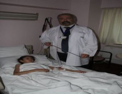 Sırtında İki Manyetik Çubukla Yaşacak