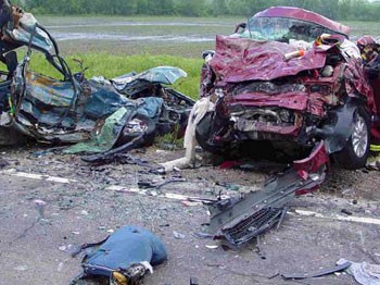 Yolcu otobüsü ile otomobil çarpıştı: 5 ölü