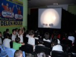 GÖLGE OYUNU - Dünyaca Ünlü Akebi Kukla Topluluğu Kardelen Koleji'nde Öğrencilere Kukla Gösterisi Yaptı