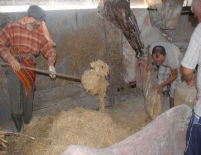 Evini Satarak Özel Yörük Müzesini Yeniden Açtı