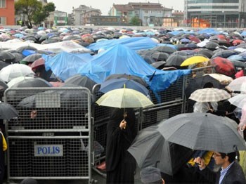 Cübbeli kalabalığı görünce Medine'den vazgeçti