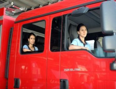 Gönüllü Bayan İtfaiyeciler