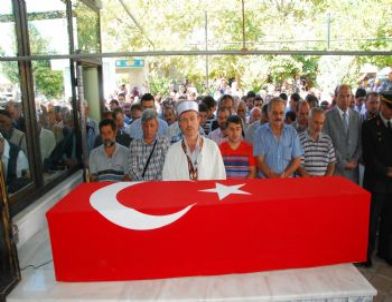 Görev Başında Kalp Krizi Geçirerek Ölen Havacı Astsubay Törenle Defnedildi