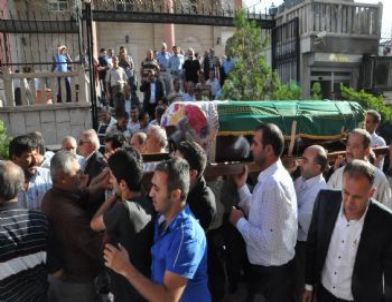 İzmir Valisi Kıraç'ın Kız Kardeşi Hayatını Kaybetti