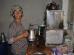 Pazarın 65'lik Çaycısı 20 Yıldır Esnafa Servis Yapıyor