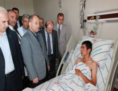 Sağlık Bakanı Prof. Dr. Akdağ, Yaralı Askerleri Ziyaret Etti