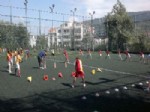 HAKAN ŞÜKÜR - Bursa Galatasaray Futbol Okulu'nda Yeni Kayıt Dönemi Yoğun İlgi Görüyor