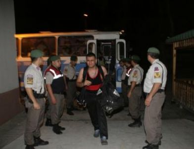 Kemer'de 105 Kaçak Göçmen Yakalandı