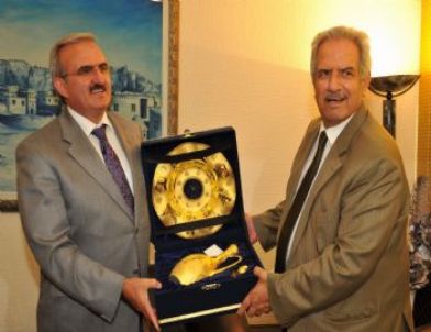 Filistin’den Depremzede Vanlılara Anlamlı Yardım