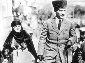 Atatürk'le ilgili bir yasak daha kalktı