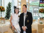 MÜSTAKBEL - Hong Konglu Baba, Kızıyla Evlenecek Erkeğe 63 Milyon Dolar Öneriyor