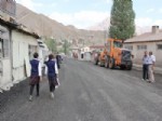 ZEMİN KAYMASI - Hakkari’de Tahrip Olan Caddeler Onarılıyor